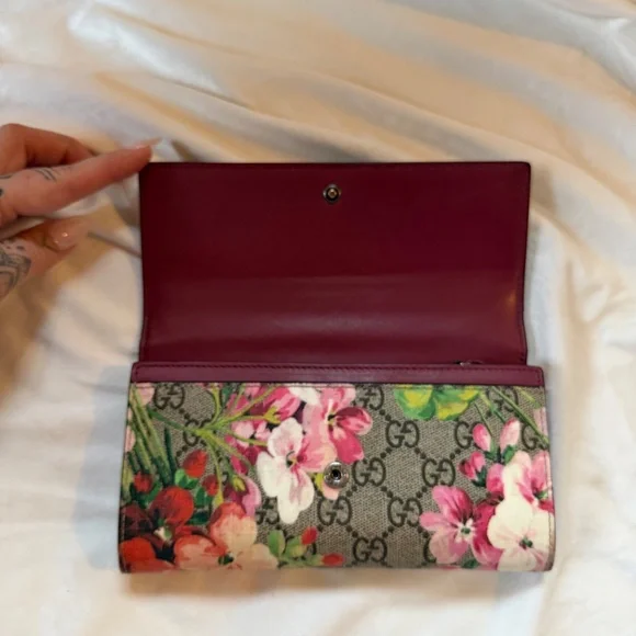 Gucci Blooms GG Supreme Floral Continental Wallet - Picture 3 of 8